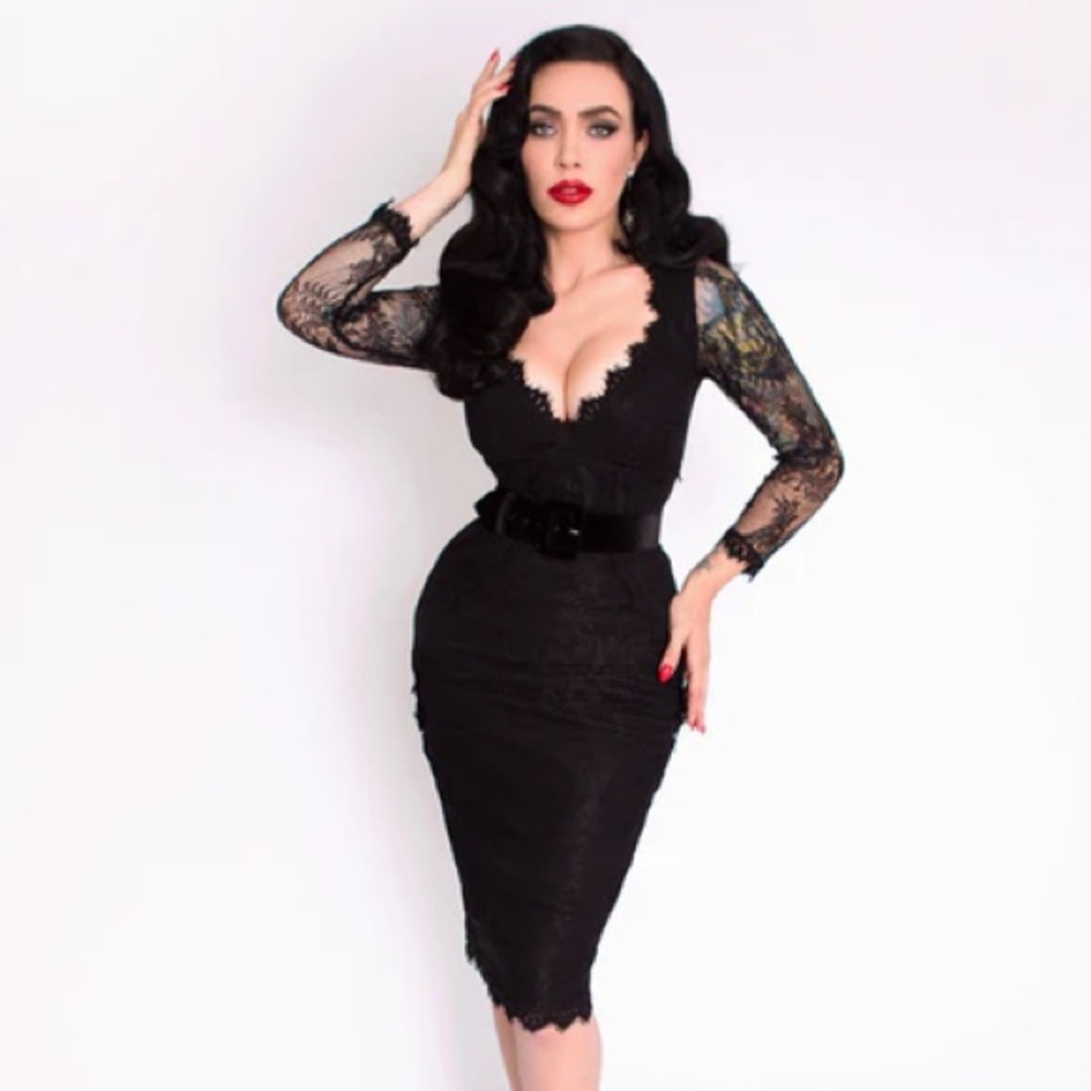 La Femme En Noir La Dentelle Dress